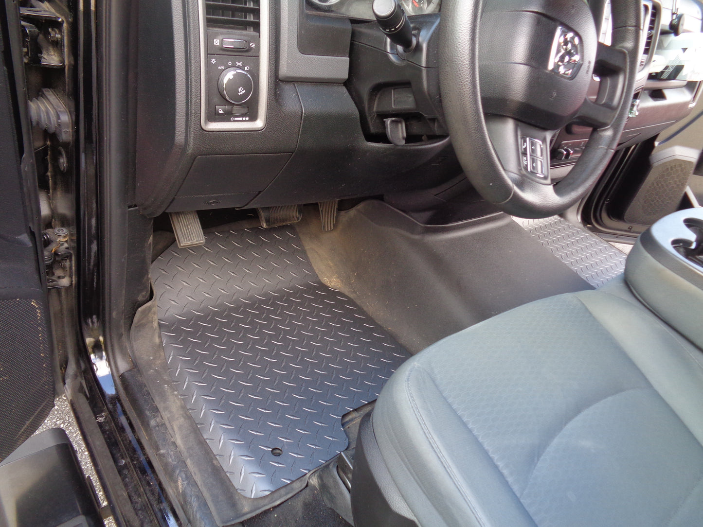 Dodge Ram 2009-2018 / 2019-2024 (1500 CLASSIC) 4th Gen