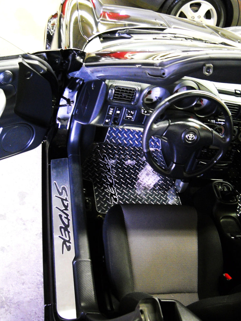 Toyota MR2 Spyder 99-07   Polished diamond plate aluminum floor mats